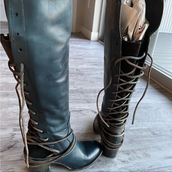 Freebird Coal boots in Navy Blue ❄️❤️🎁 - Picture 6 of 7